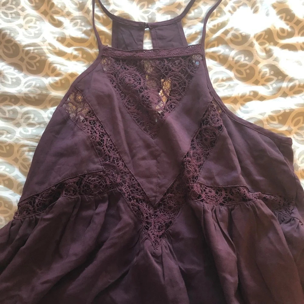 Maroon Pacsun crop top blouse with lace detailing - Picture 2 of 3